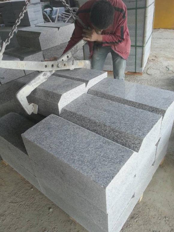 Cho yo ak pi bon mache Granite Kerbstone